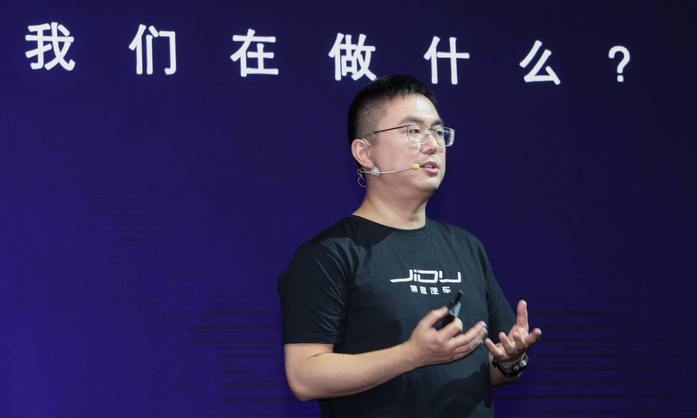  李彦宏对集度的要求：设计要有未来感，要承载Apollo技术 