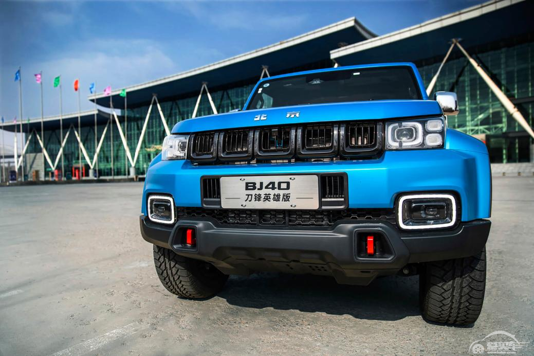 硬派越野军团破圈出击，BJ40“能文能武”，普拉多也不香了