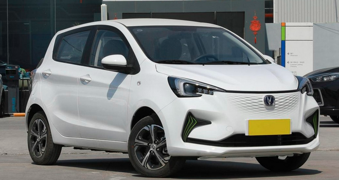  续航比宏光MINI EV更长，仅2.98万起，5门5座布局，实拍奔奔E-Star 