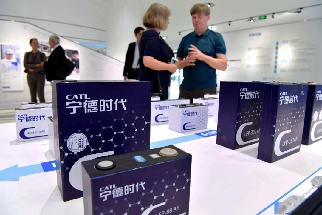 宁德时代触底反弹，万亿龙头还能坚持多久？ 