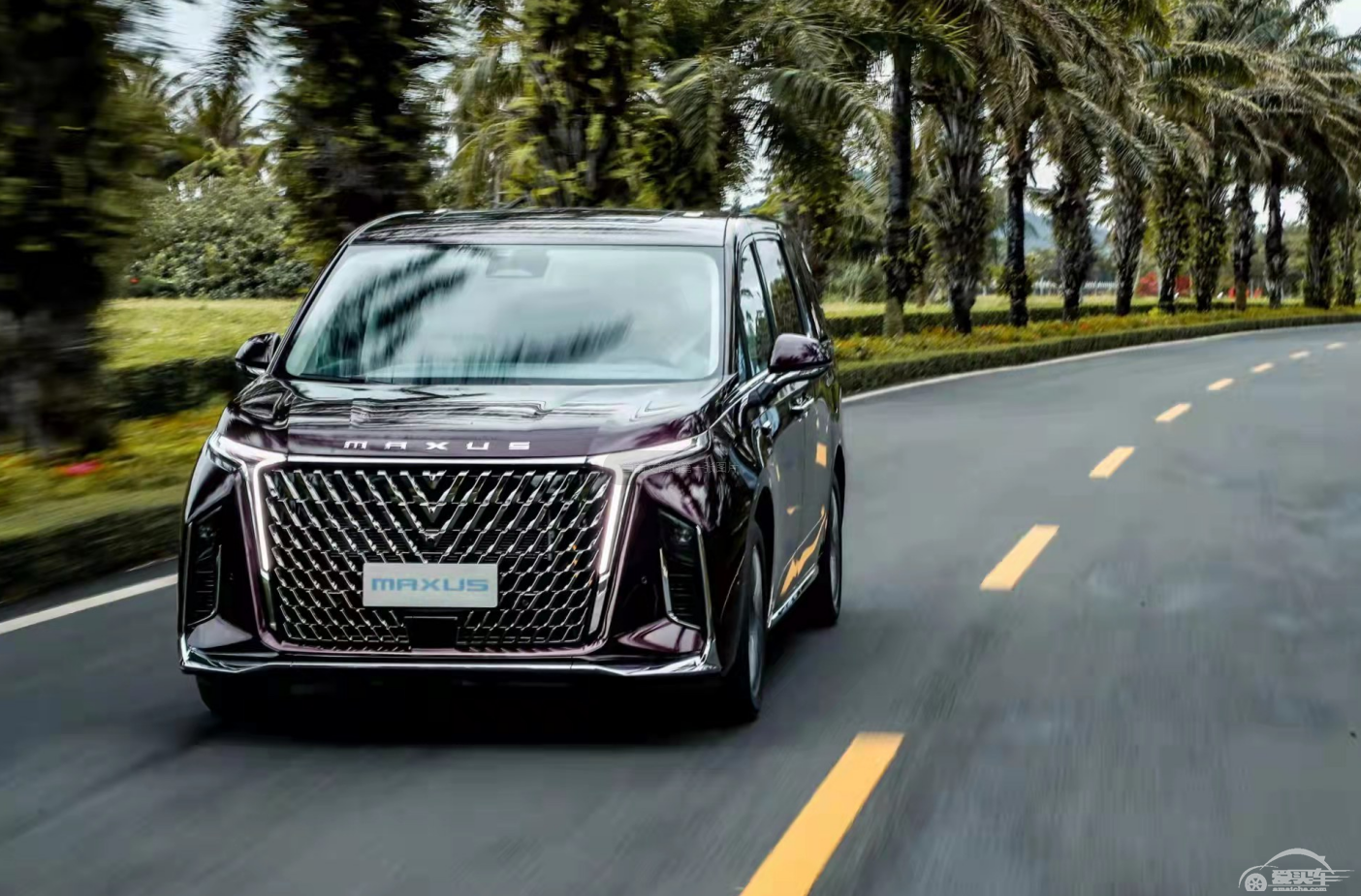 以全新设计打造未来的“公路头等舱”，上汽大通MAXUS全尺寸新生代智能MPV G90“首露真容”