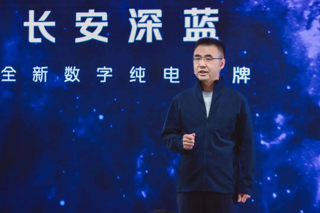  长安深蓝秀肌肉，全电数字平台问世，C385发布 