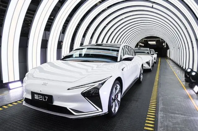 销量稳中有进 效益稳中提质 转型稳中见新 上汽发布2021年年报  净利润达245.3亿 同比增长20%
