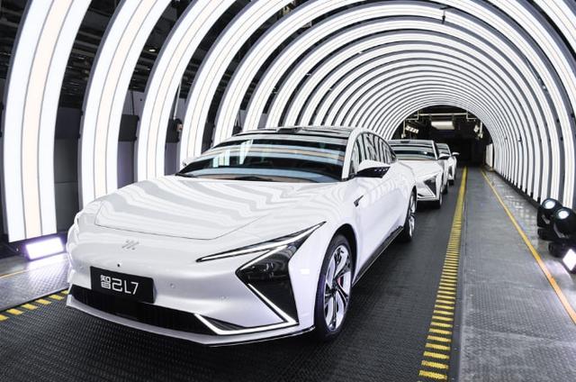  销量稳中有进 效益稳中提质 转型稳中见新 上汽发布2021年年报 净利润达245.3亿 