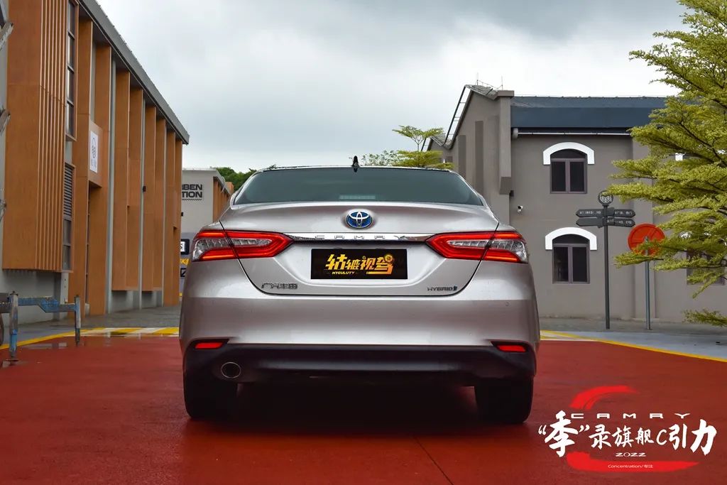  旗舰车“神仙打架”，凯美瑞和亚洲龙谁是年轻人认可的“一哥”？ 