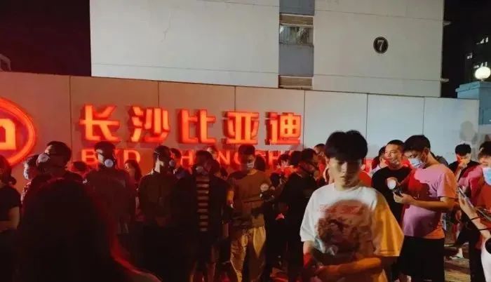  4月车市变天了，比亚迪夺魁，特斯拉“哑火” 