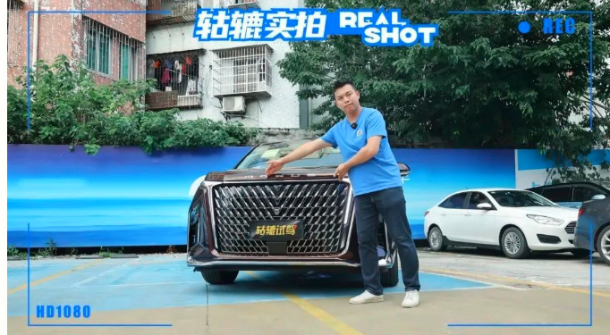  实拍上汽大通G90，20万买50万享受，平替GL8还得看它？ 