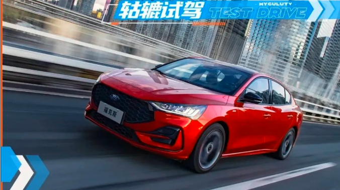 全系1.5T加6AT，还有全景天窗，新福克斯是卷王 