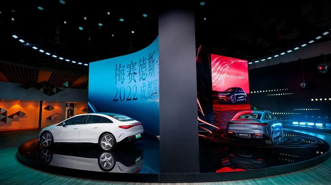  EQE领衔，奔驰五大品牌齐推新车，电动+高定引领先锋豪华 