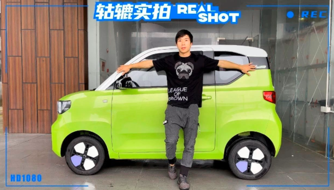  新配色好看，多项贴心升级！实拍宏光MINIEV马卡龙绘色款 