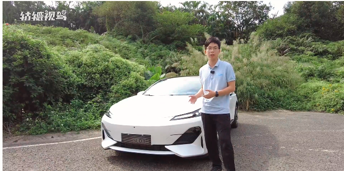  入门即顶配，标配无框车门、后驱，深蓝SL03开起来如何？ 
