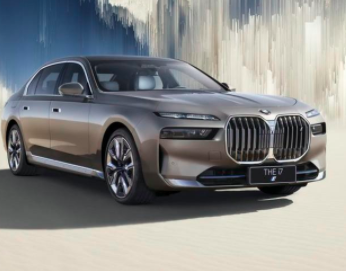 又一款百万级电车上市，BMW i7是如何成为新时代旗舰的？ 