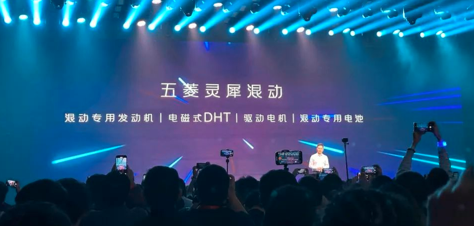 新车丨A级车市场紧张起来，五菱首款轿车有何能耐？