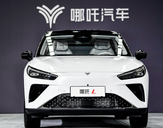 哪吒L售12.99万起，直指理想L6，周鸿祎买不买？