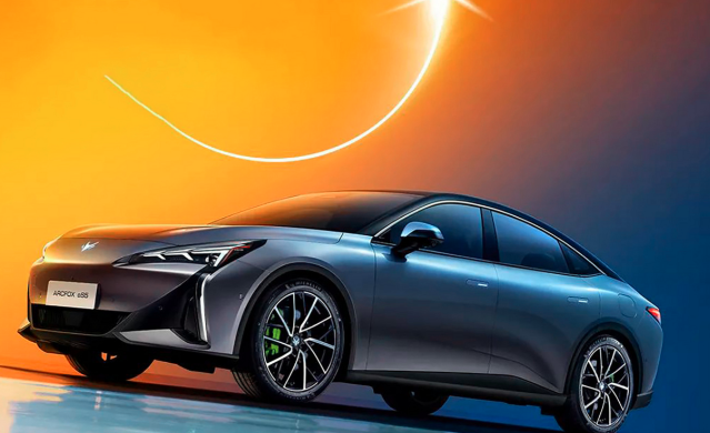 极狐阿尔法S5预售19.98万起，续航708km、68英寸HUD