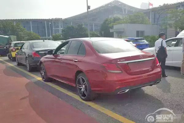 轴距缩短140mm 奔驰E级标轴版