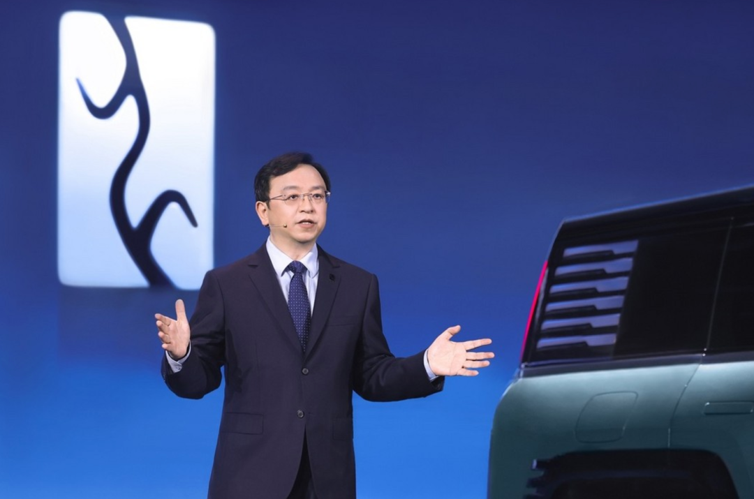 疯狂2023丨这十位汽车风云人物，值得掌声一片